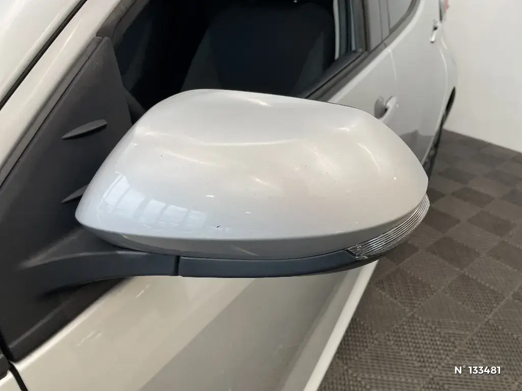 TOYOTA YARIS IV - Miniature 23