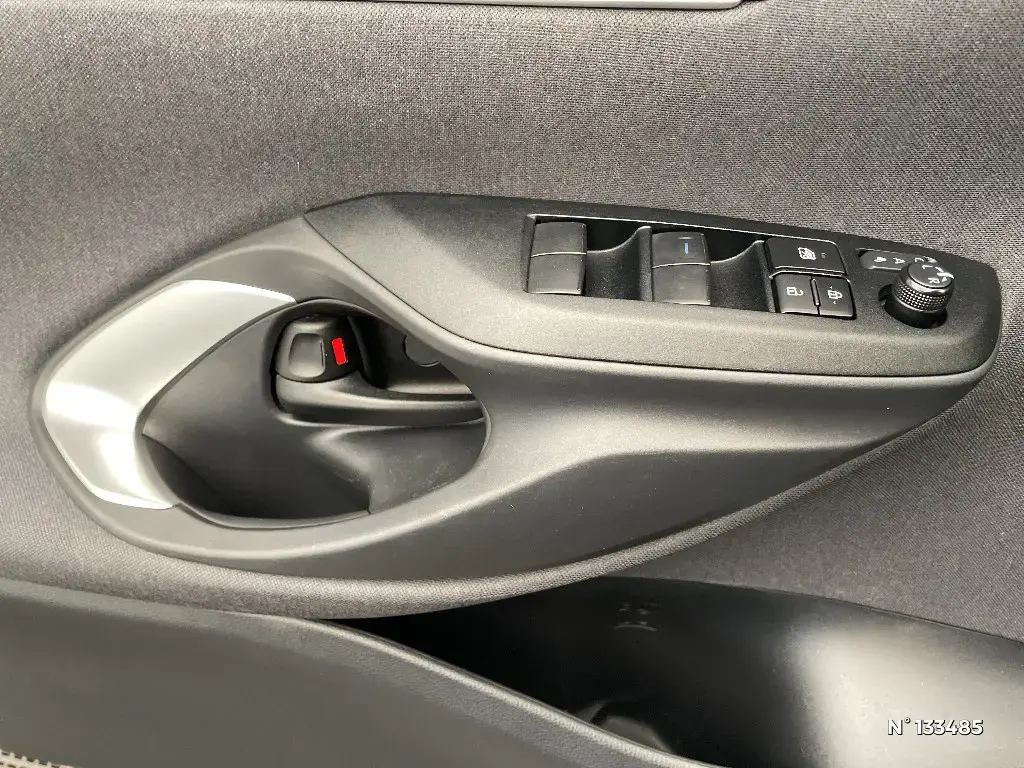 TOYOTA YARIS CROSS I - Miniature 17