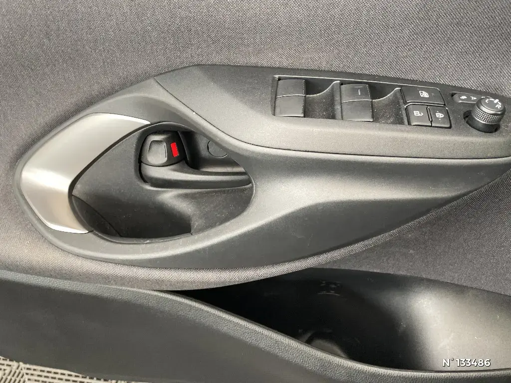 TOYOTA YARIS CROSS I - Miniature 17