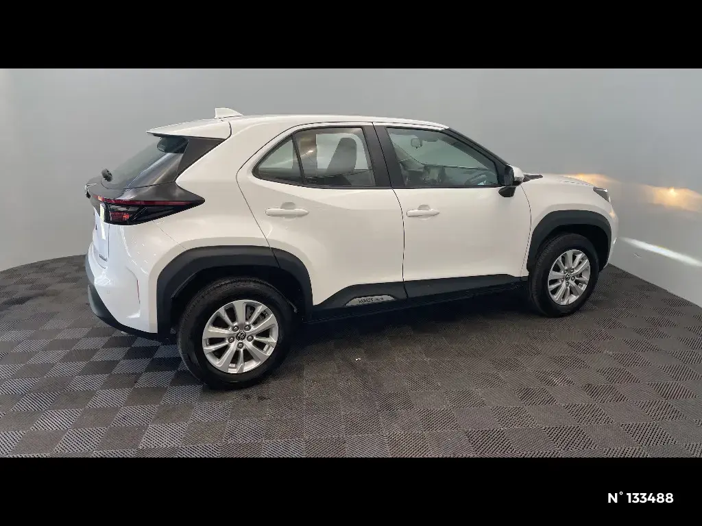 TOYOTA YARIS CROSS I - Miniature 3