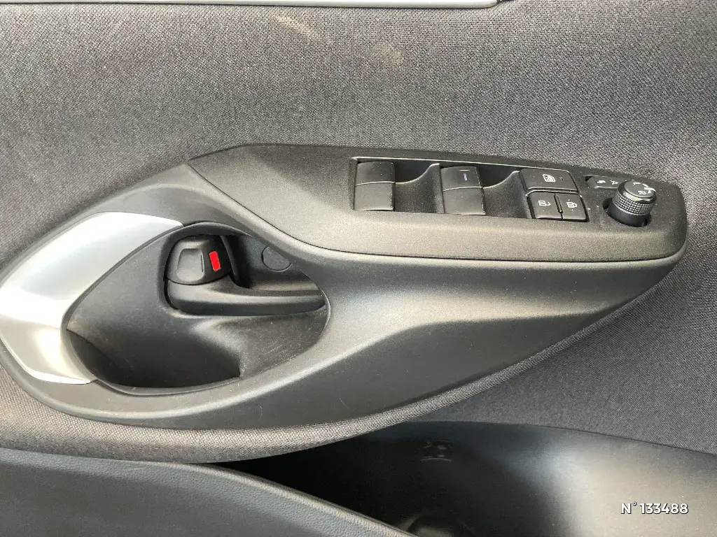 TOYOTA YARIS CROSS I - Miniature 16