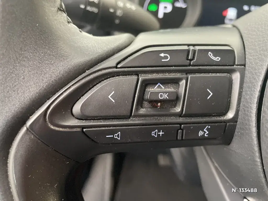 TOYOTA YARIS CROSS I - Miniature 17