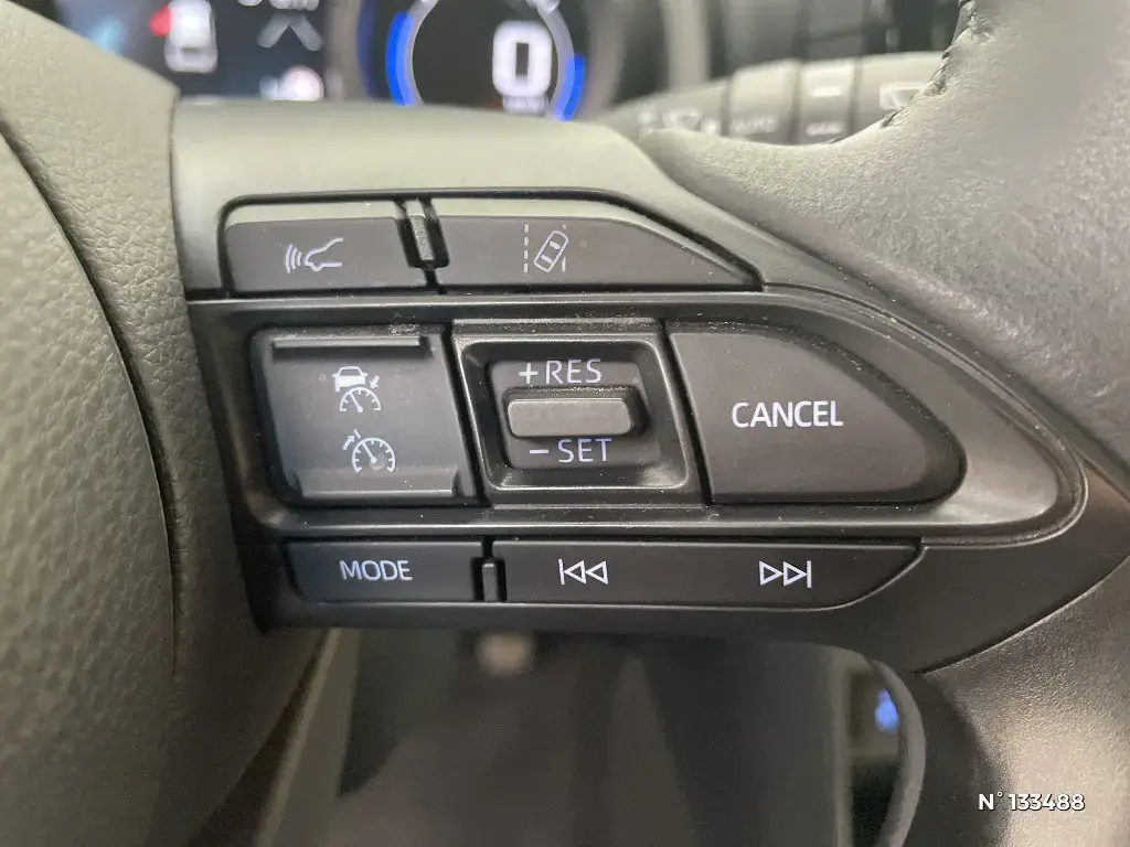 TOYOTA YARIS CROSS I - Miniature 18