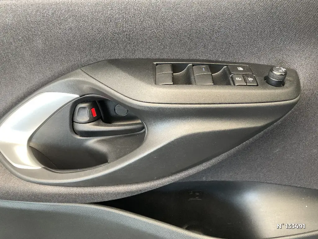 TOYOTA YARIS IV - Miniature 16