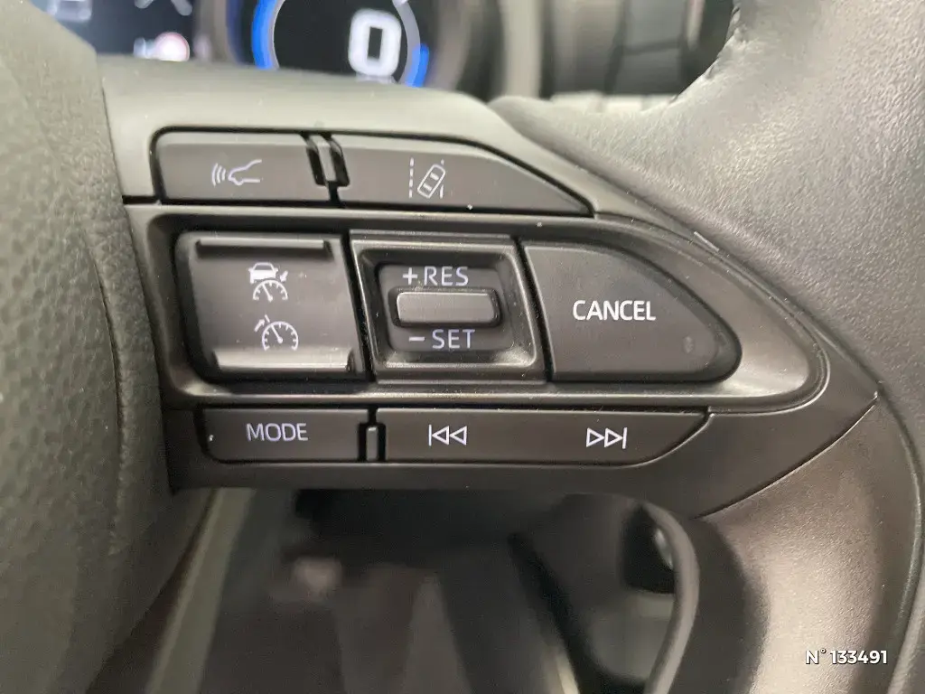 TOYOTA YARIS IV - Miniature 18