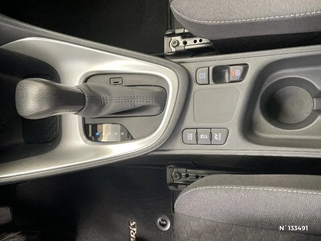TOYOTA YARIS IV - Miniature 21