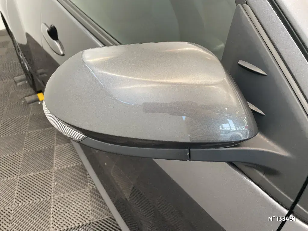 TOYOTA YARIS IV - Miniature 25