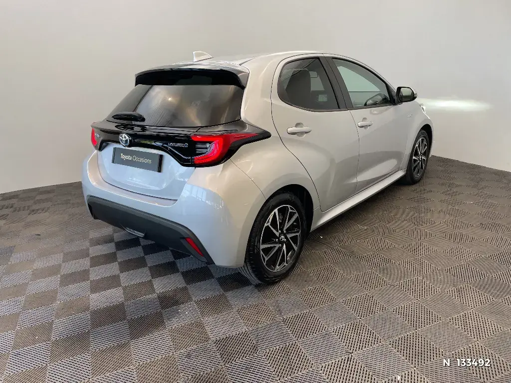 TOYOTA YARIS IV - Miniature 2