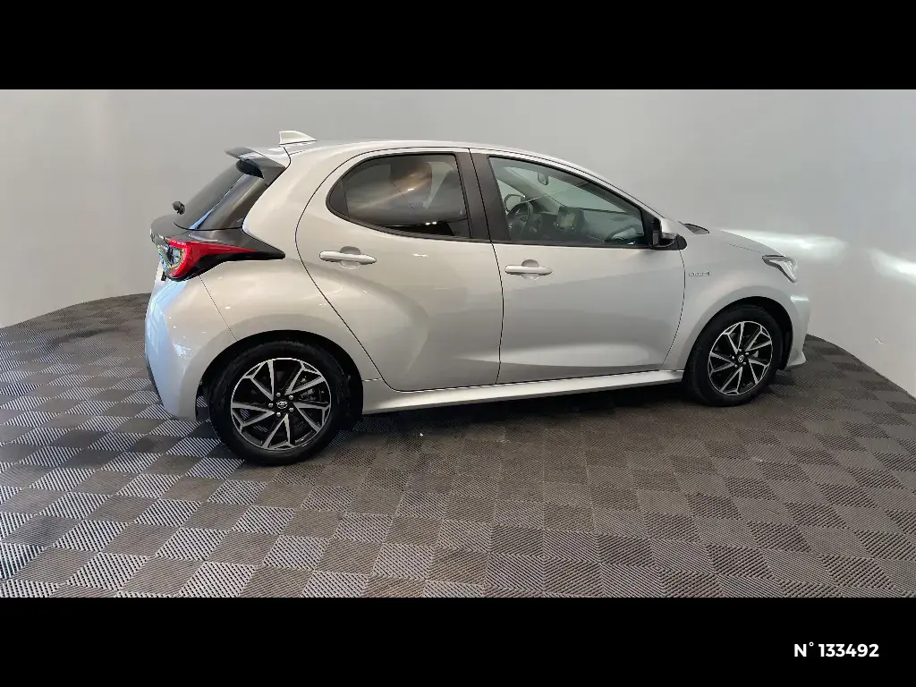 TOYOTA YARIS IV - Miniature 3