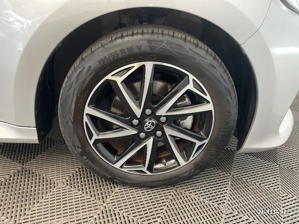 TOYOTA YARIS IV - Miniature 5