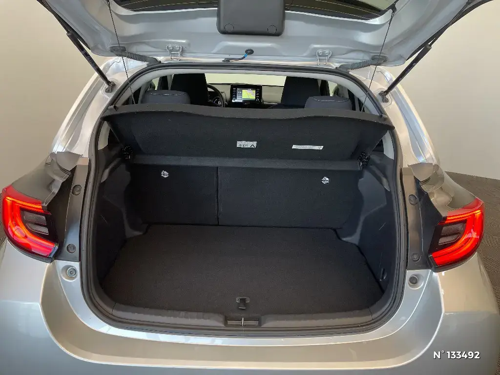 TOYOTA YARIS IV - Miniature 10