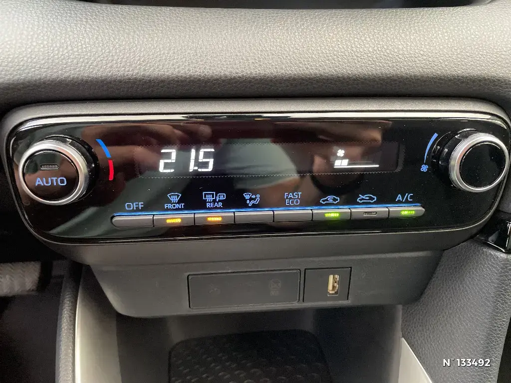 TOYOTA YARIS IV - Miniature 17
