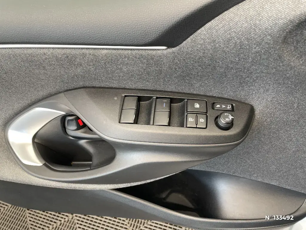 TOYOTA YARIS IV - Miniature 22