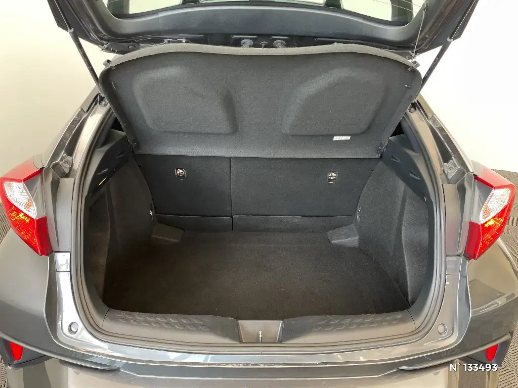TOYOTA C-HR - Miniature 10