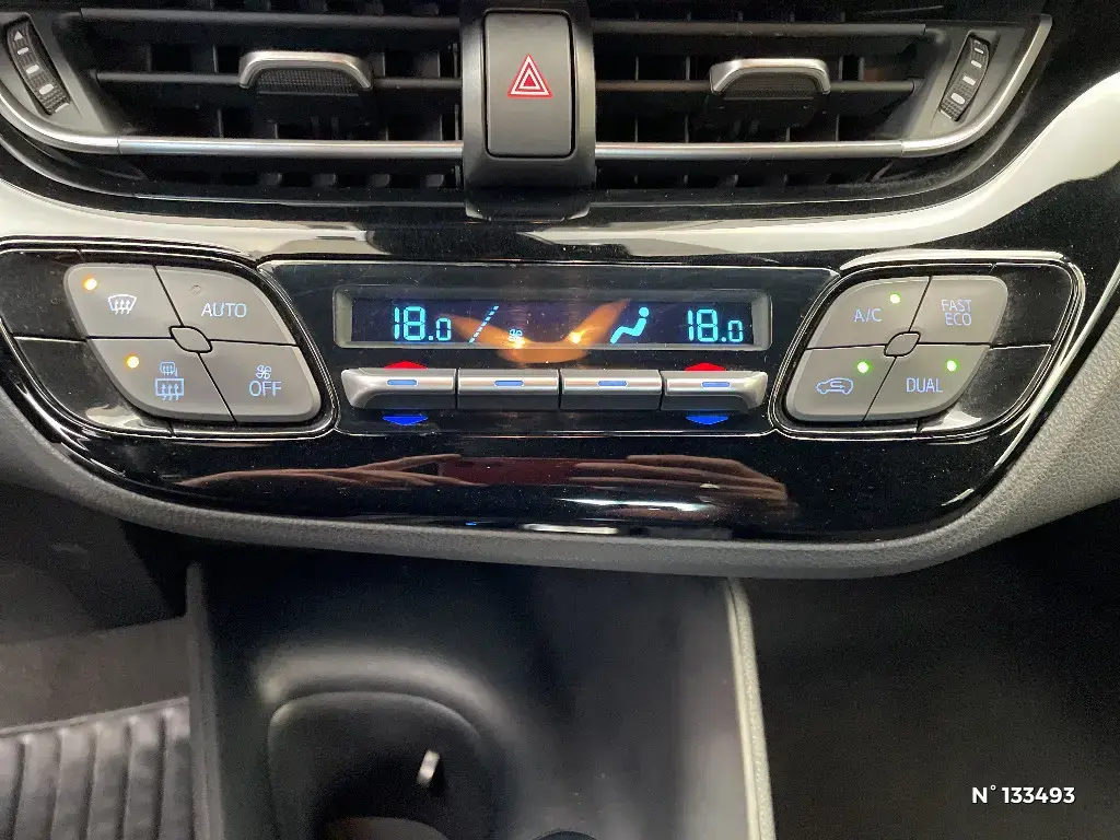 TOYOTA C-HR - Miniature 12