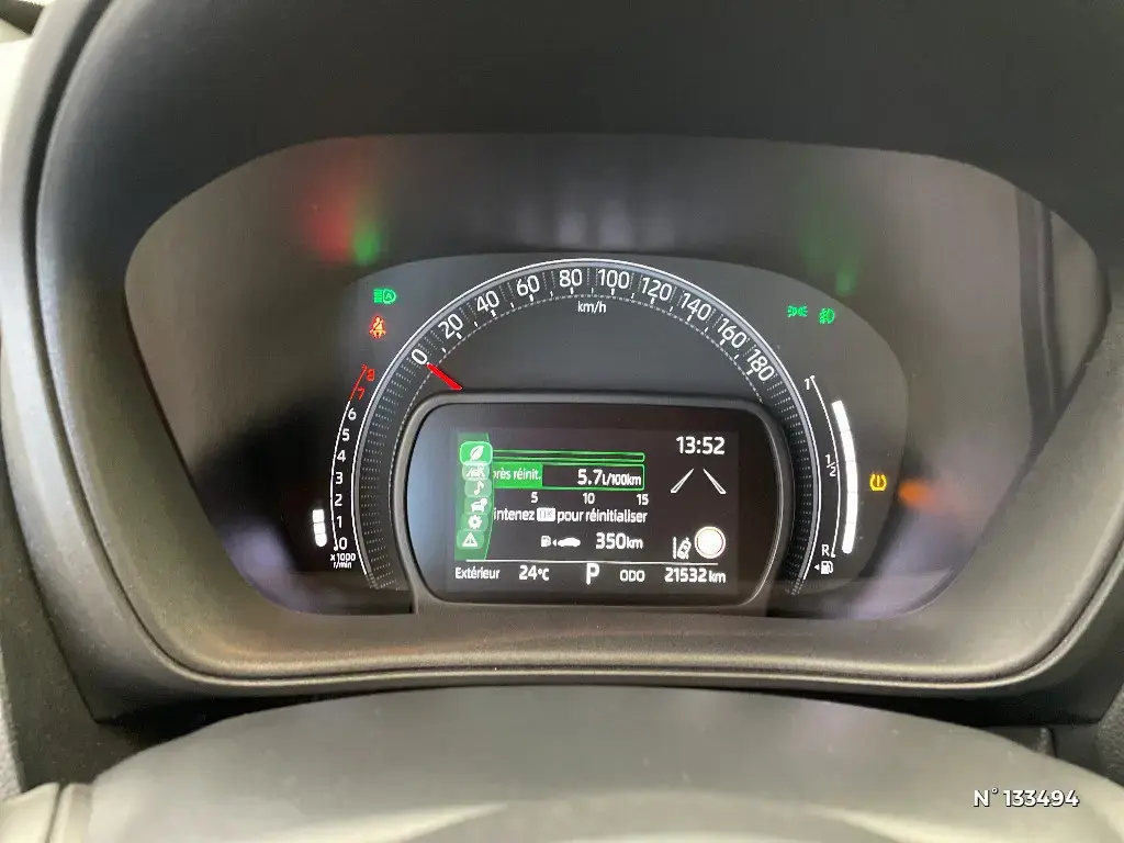 TOYOTA AYGO X - Miniature 8