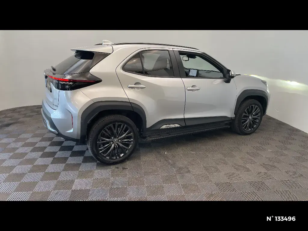 TOYOTA YARIS CROSS I - Miniature 3