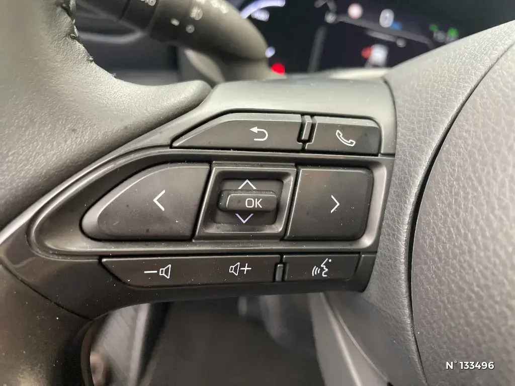 TOYOTA YARIS CROSS I - Miniature 18
