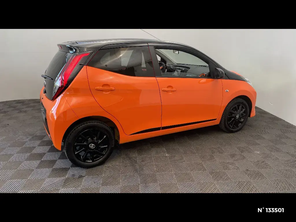 TOYOTA AYGO II - Miniature 3
