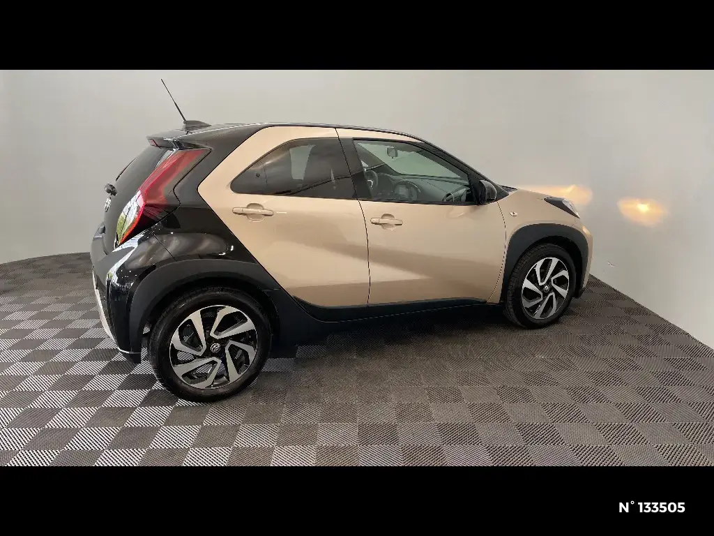 TOYOTA AYGO X - Miniature 3