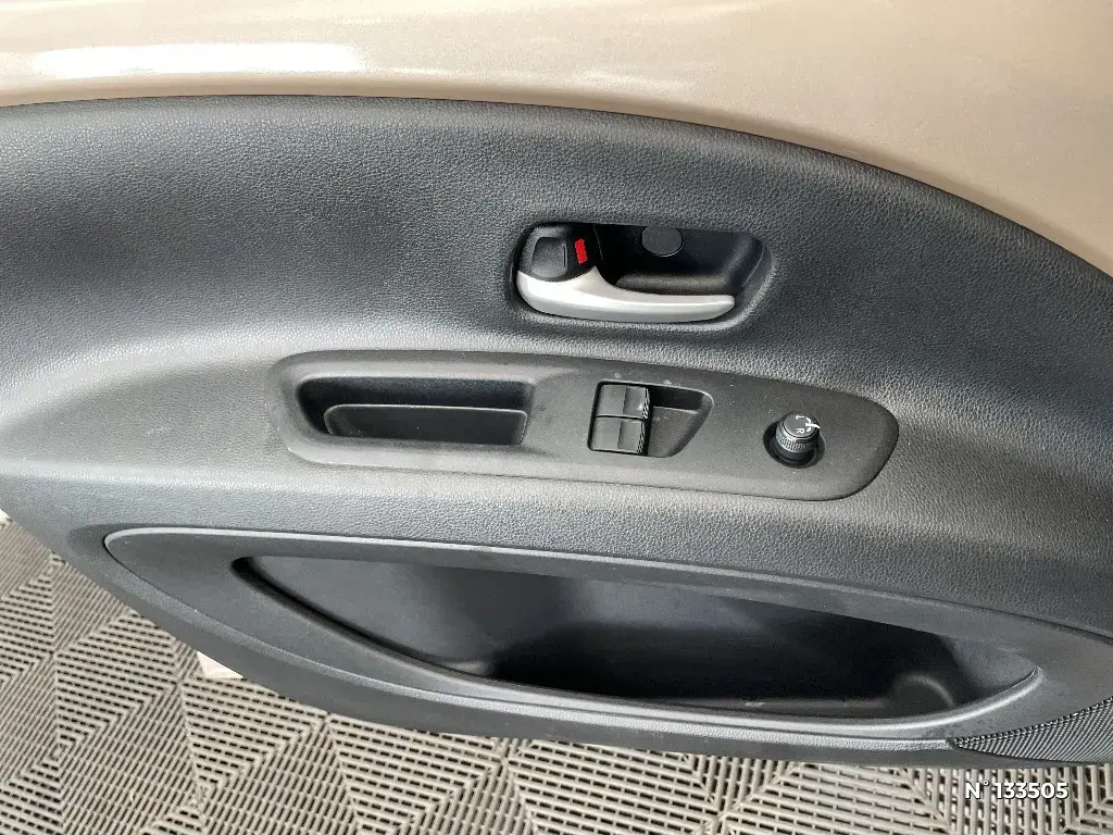 TOYOTA AYGO X - Miniature 12