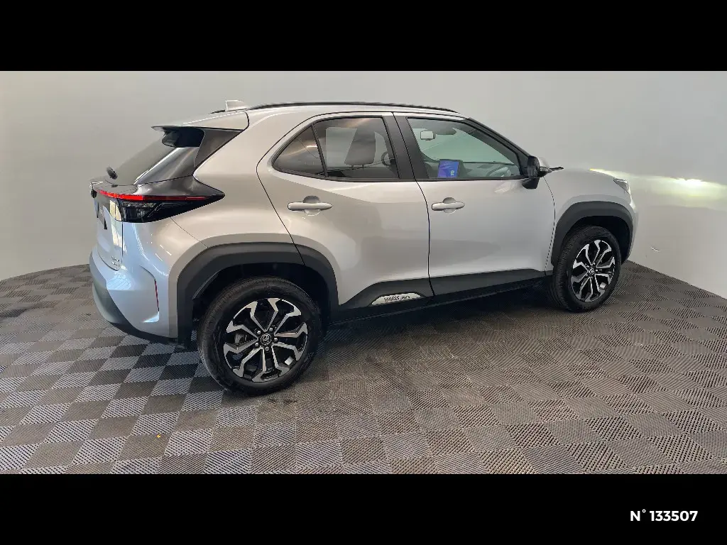 TOYOTA YARIS CROSS I - Miniature 3