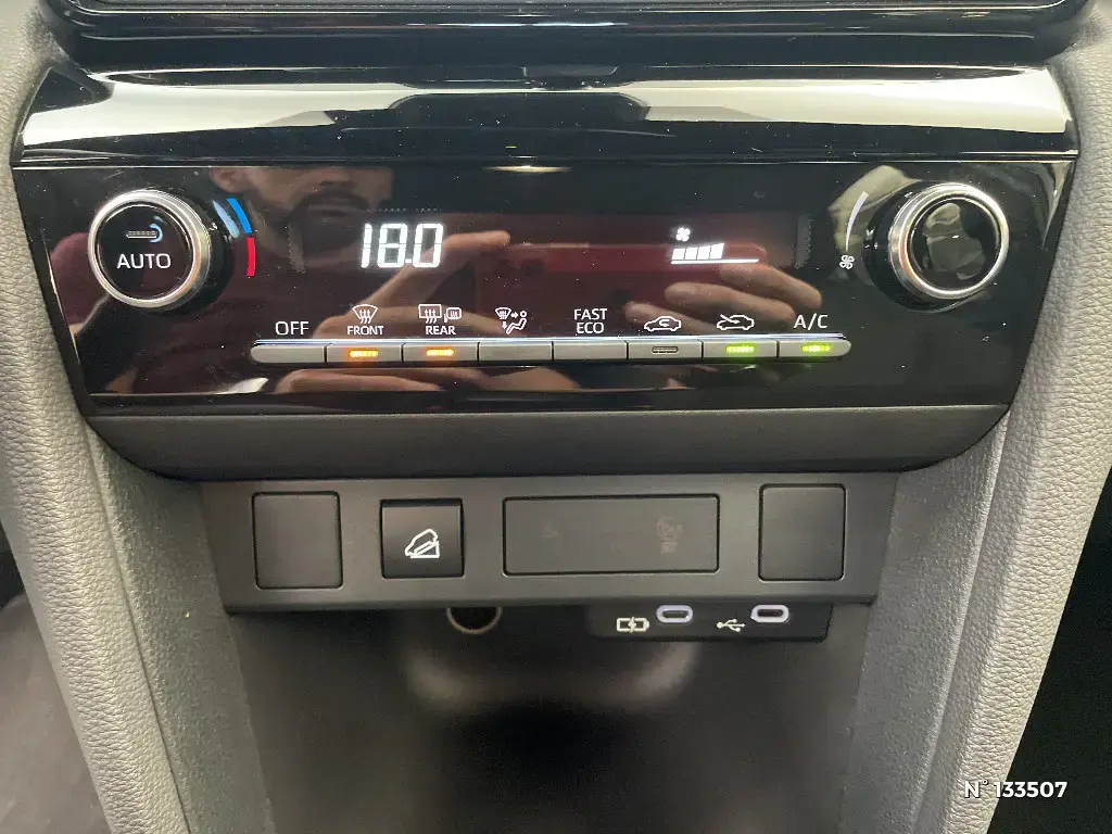 TOYOTA YARIS CROSS I - Miniature 12