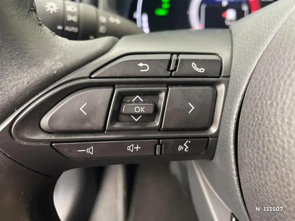 TOYOTA YARIS CROSS I - Miniature 15