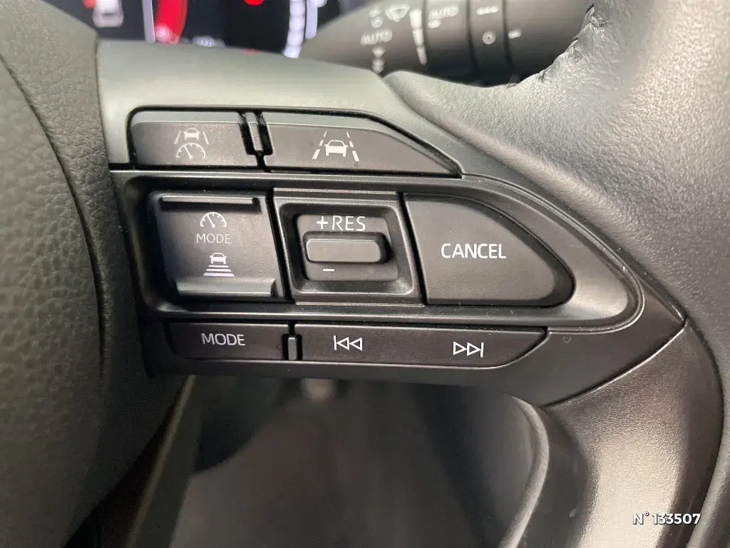 TOYOTA YARIS CROSS I - Miniature 16
