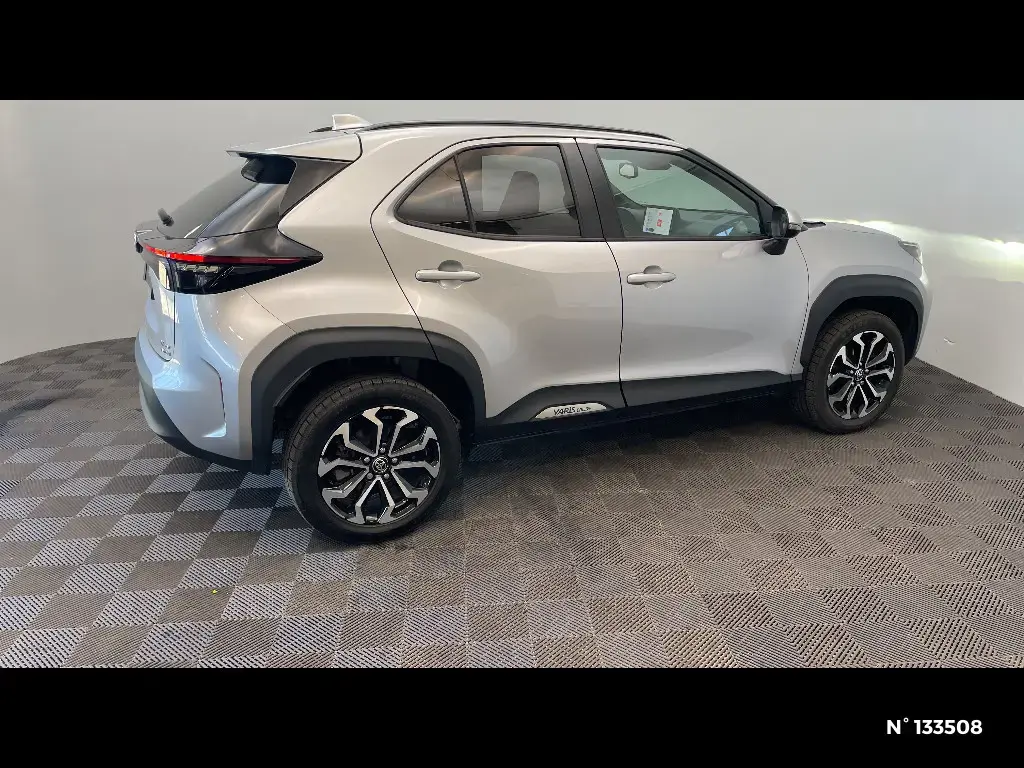 TOYOTA YARIS CROSS I - Miniature 3
