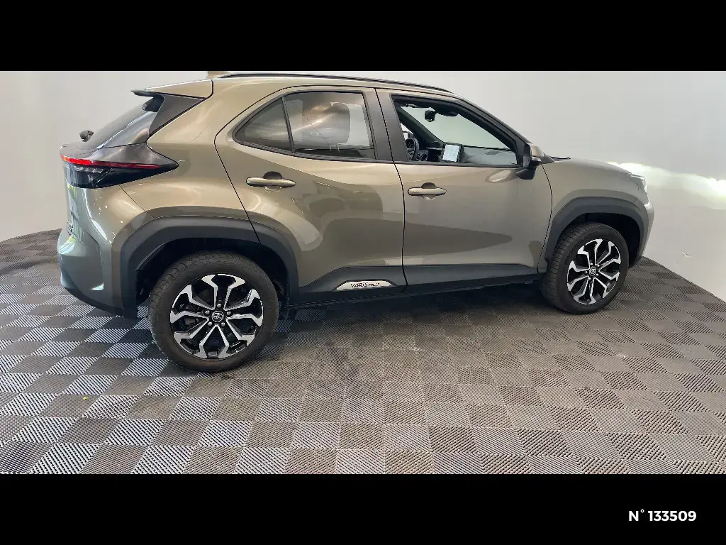 TOYOTA YARIS CROSS I - Miniature 3