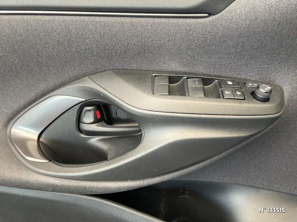 TOYOTA YARIS CROSS I - Miniature 17