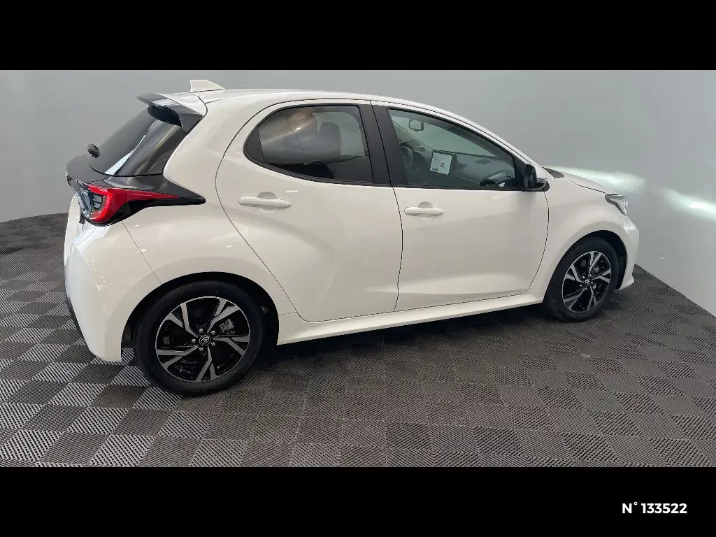 TOYOTA YARIS IV - Miniature 3
