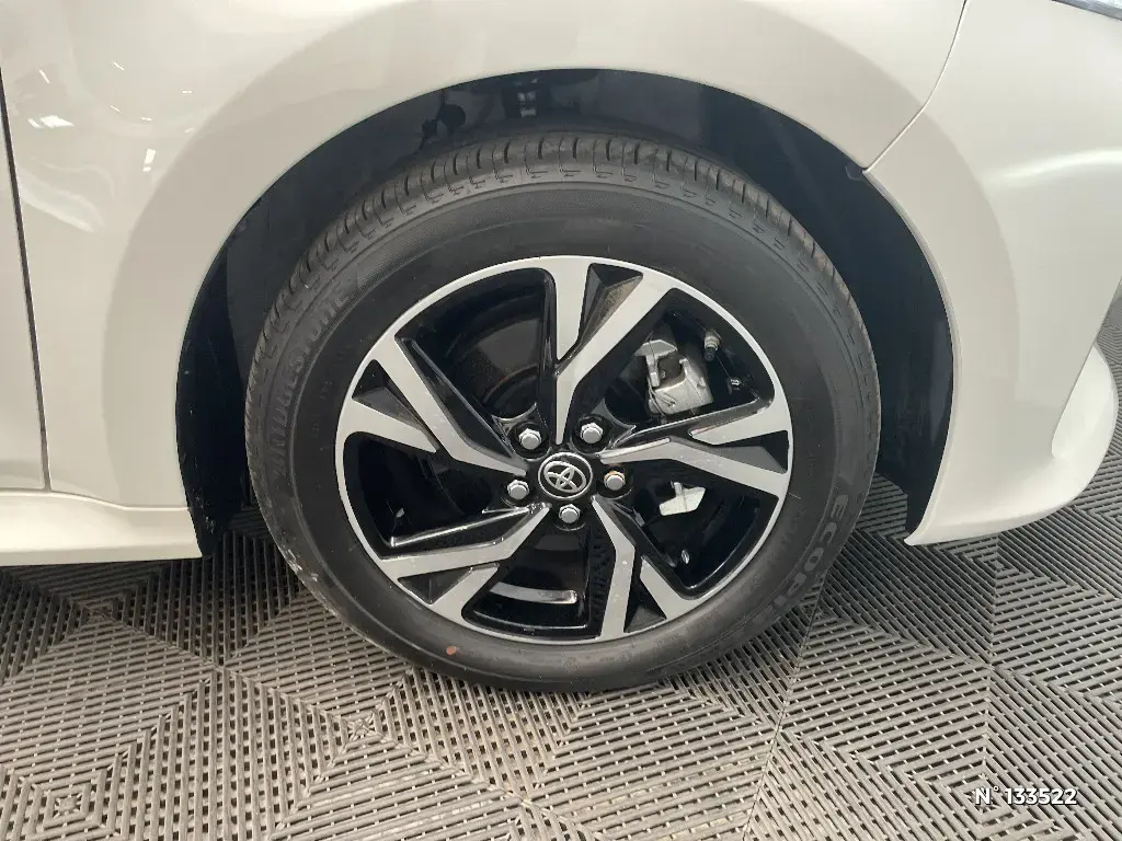 TOYOTA YARIS IV - Miniature 5