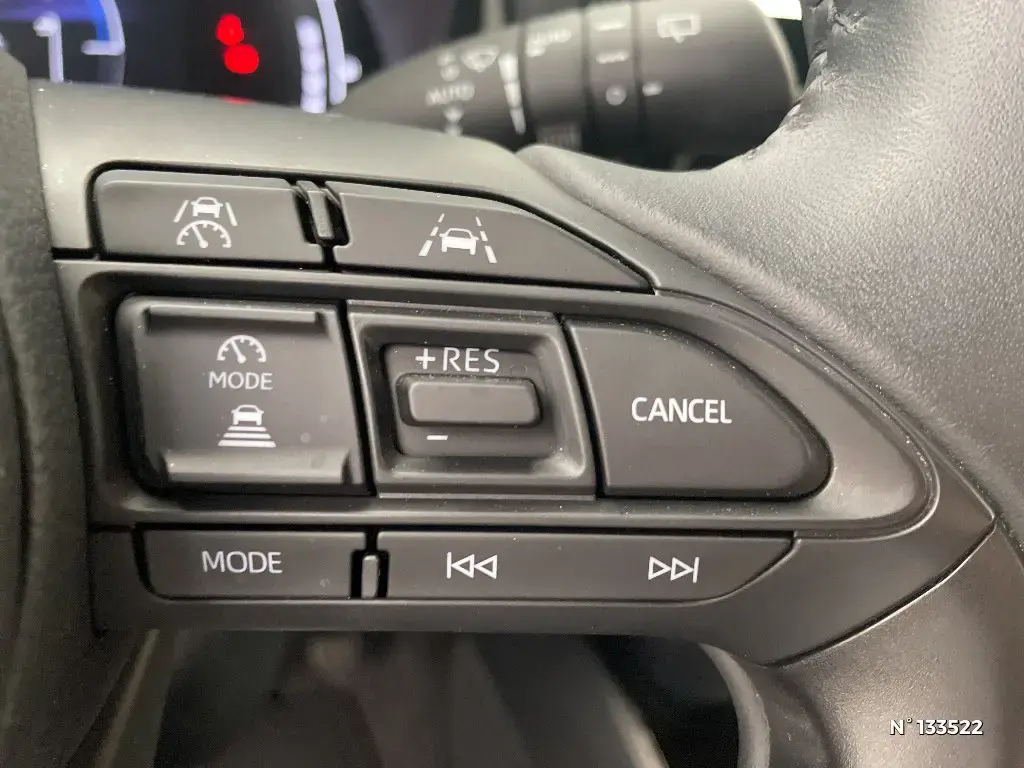 TOYOTA YARIS IV - Miniature 14