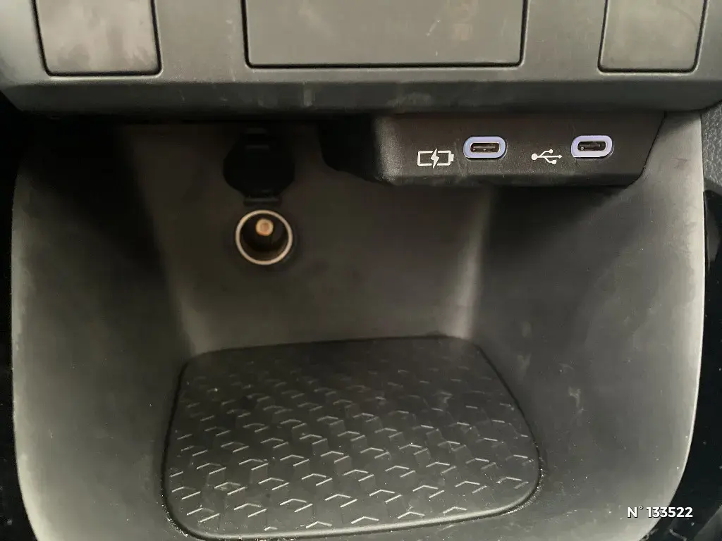 TOYOTA YARIS IV - Miniature 18