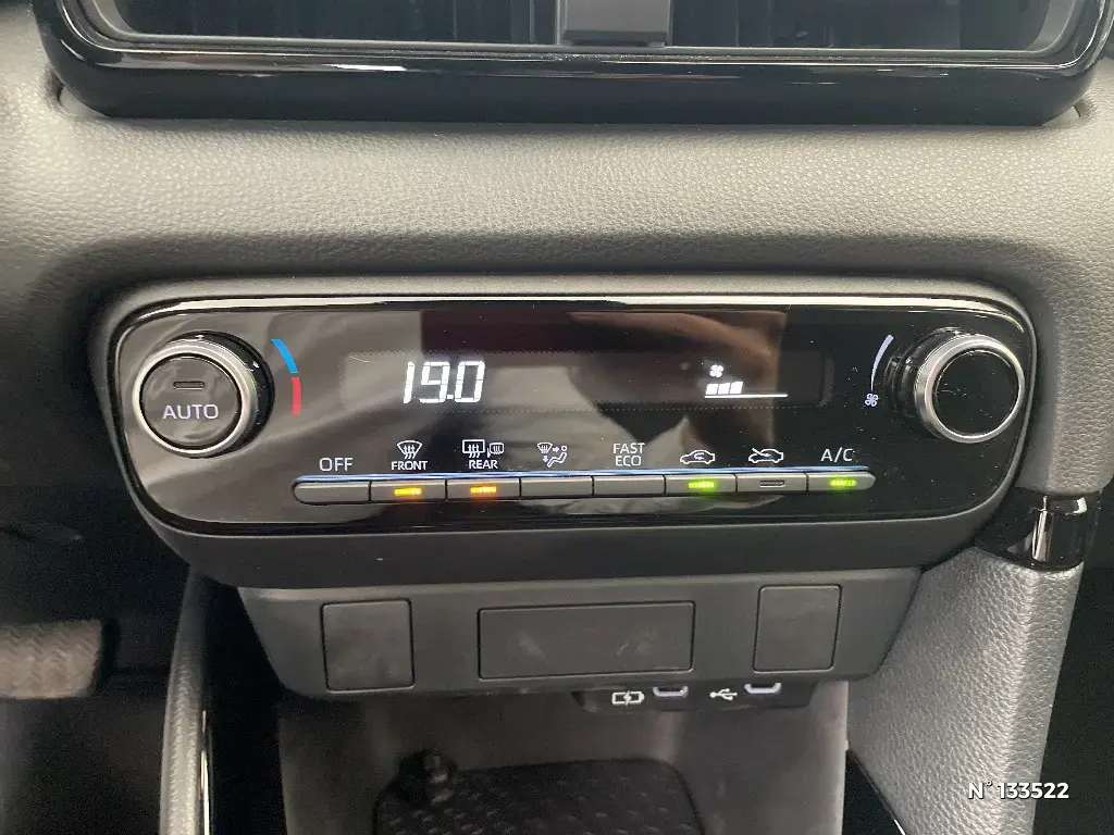 TOYOTA YARIS IV - Miniature 19
