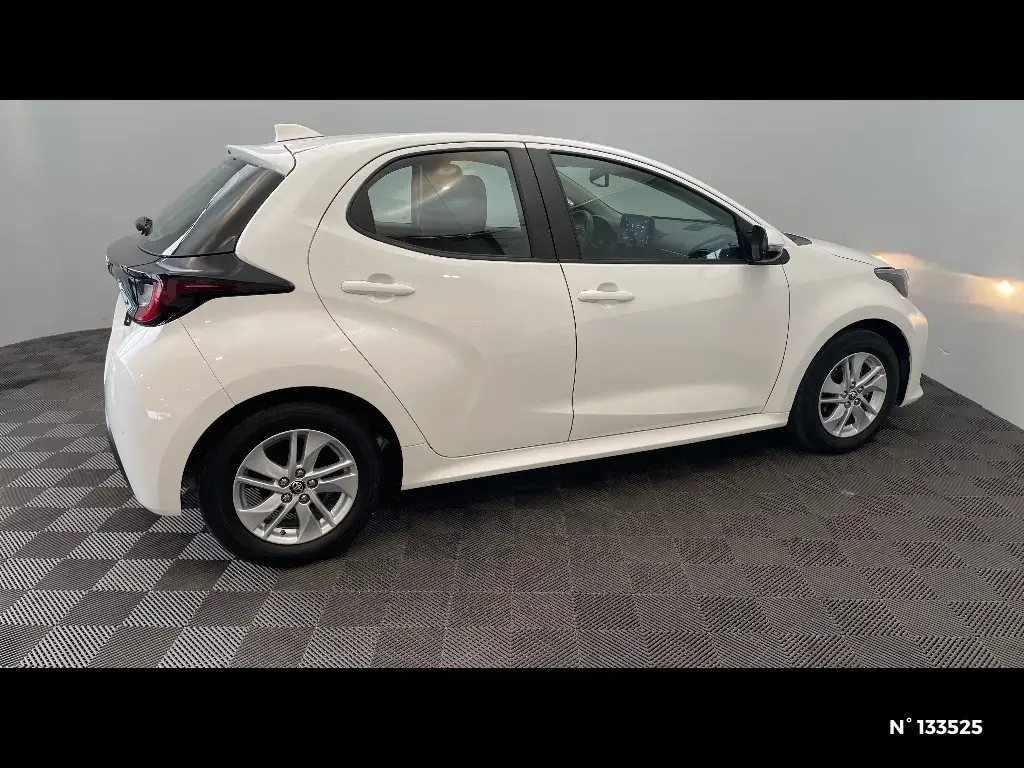 TOYOTA YARIS IV - Miniature 3