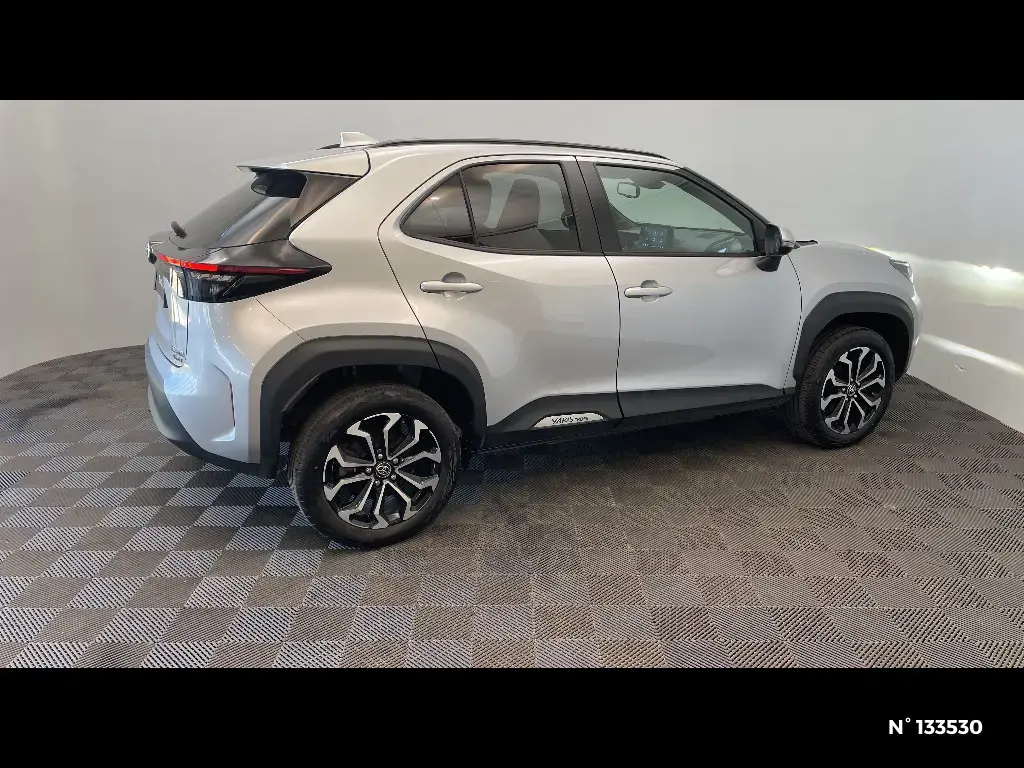 TOYOTA YARIS CROSS I - Miniature 3
