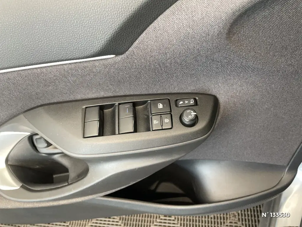 TOYOTA YARIS CROSS I - Miniature 12
