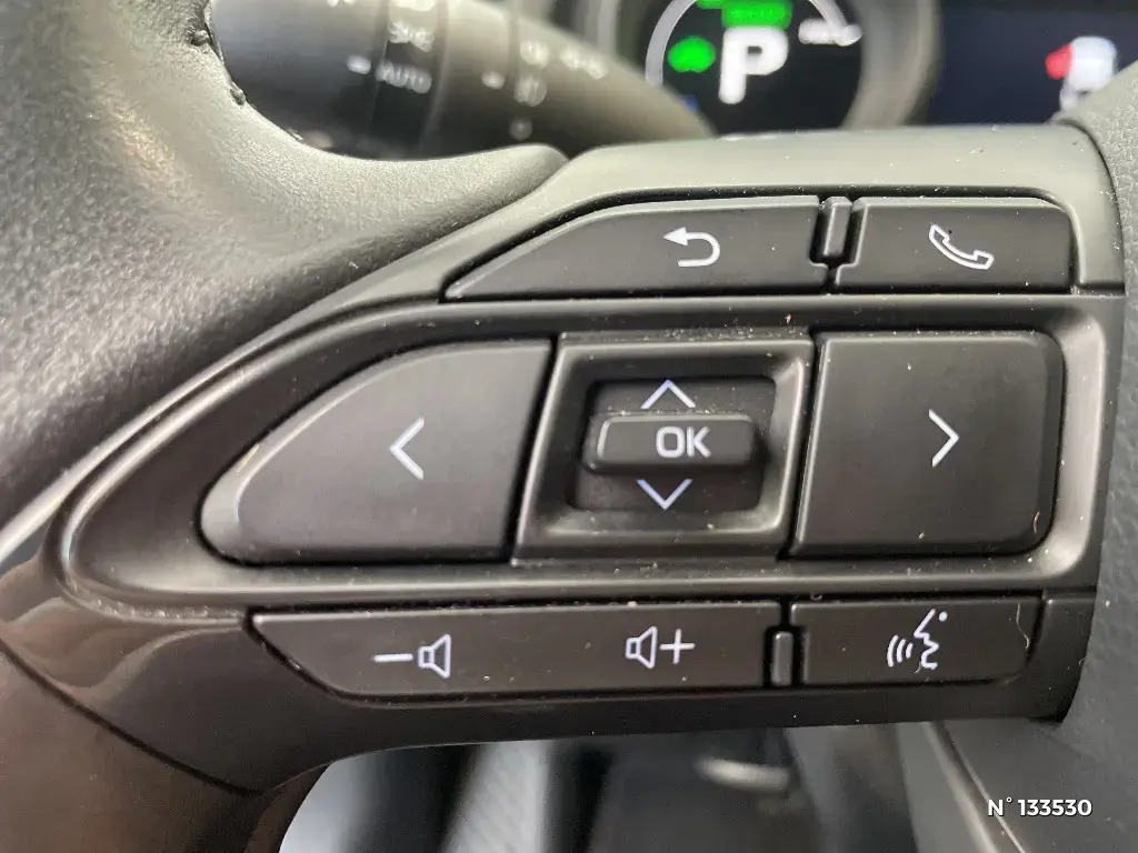 TOYOTA YARIS CROSS I - Miniature 13
