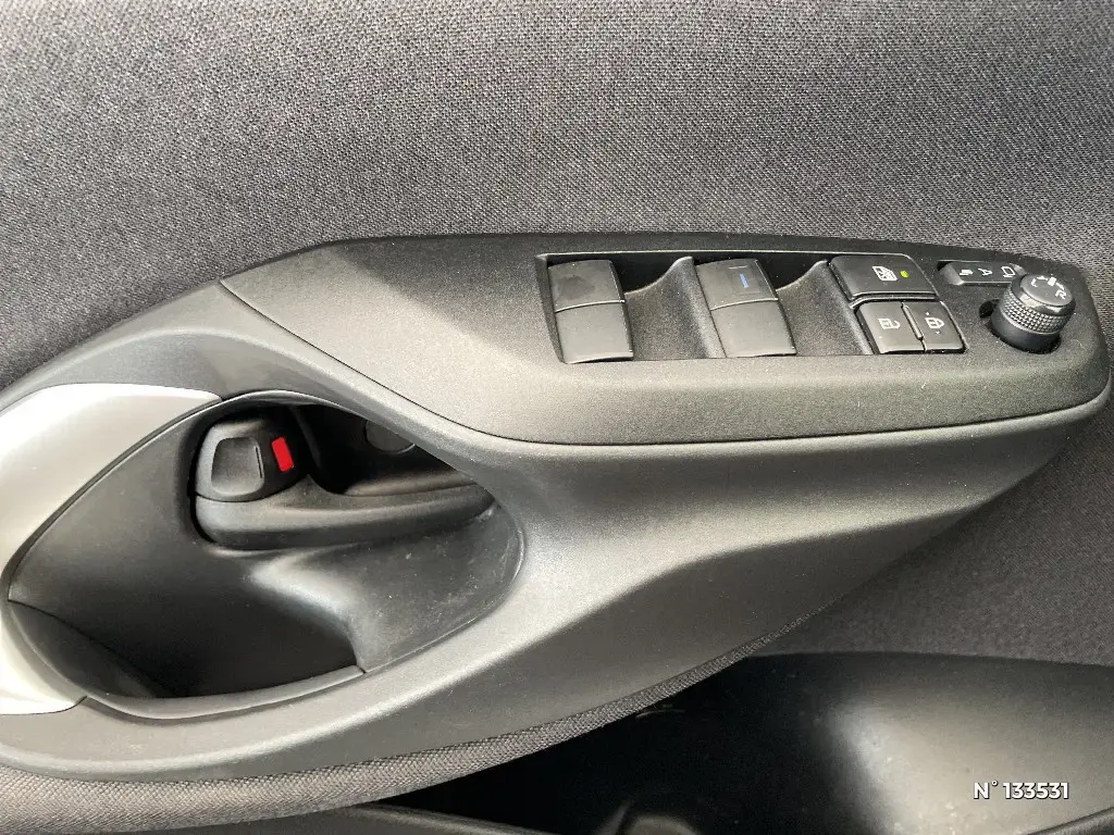 TOYOTA YARIS CROSS I - Miniature 17