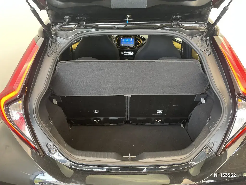 TOYOTA AYGO X - Miniature 10
