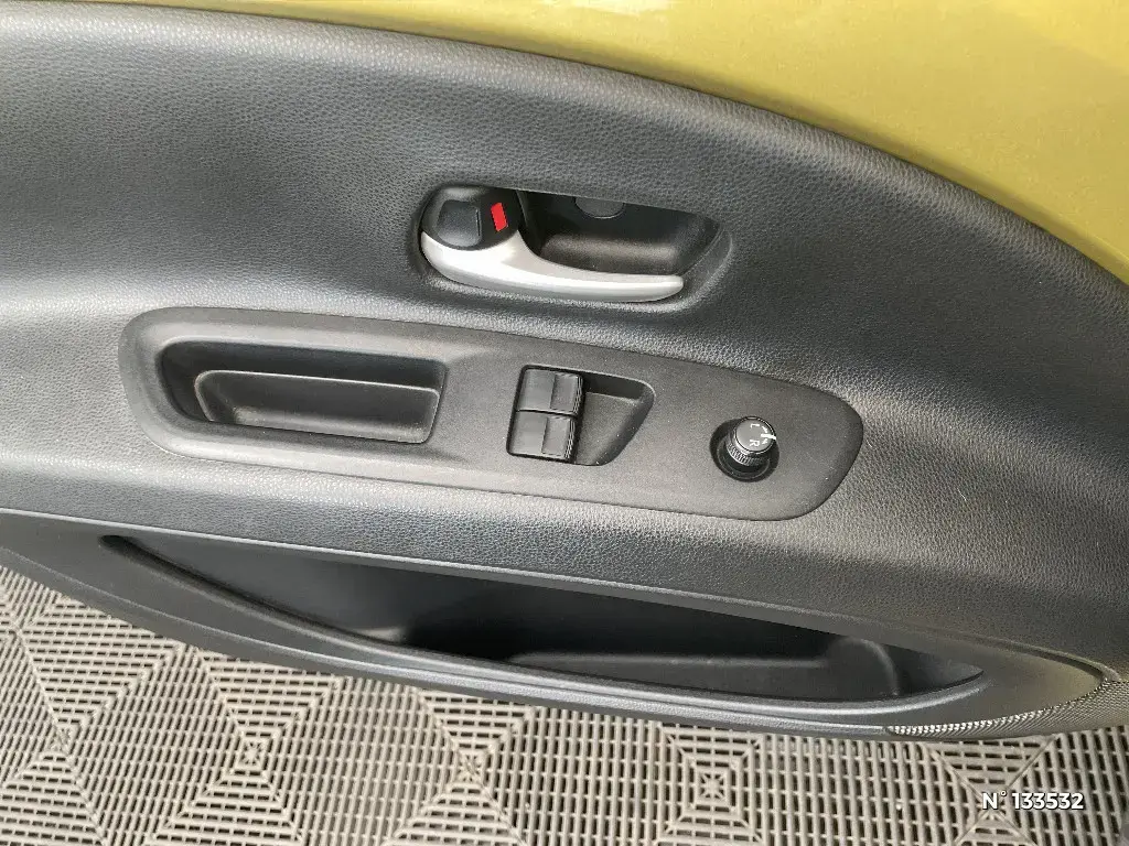 TOYOTA AYGO X - Miniature 12