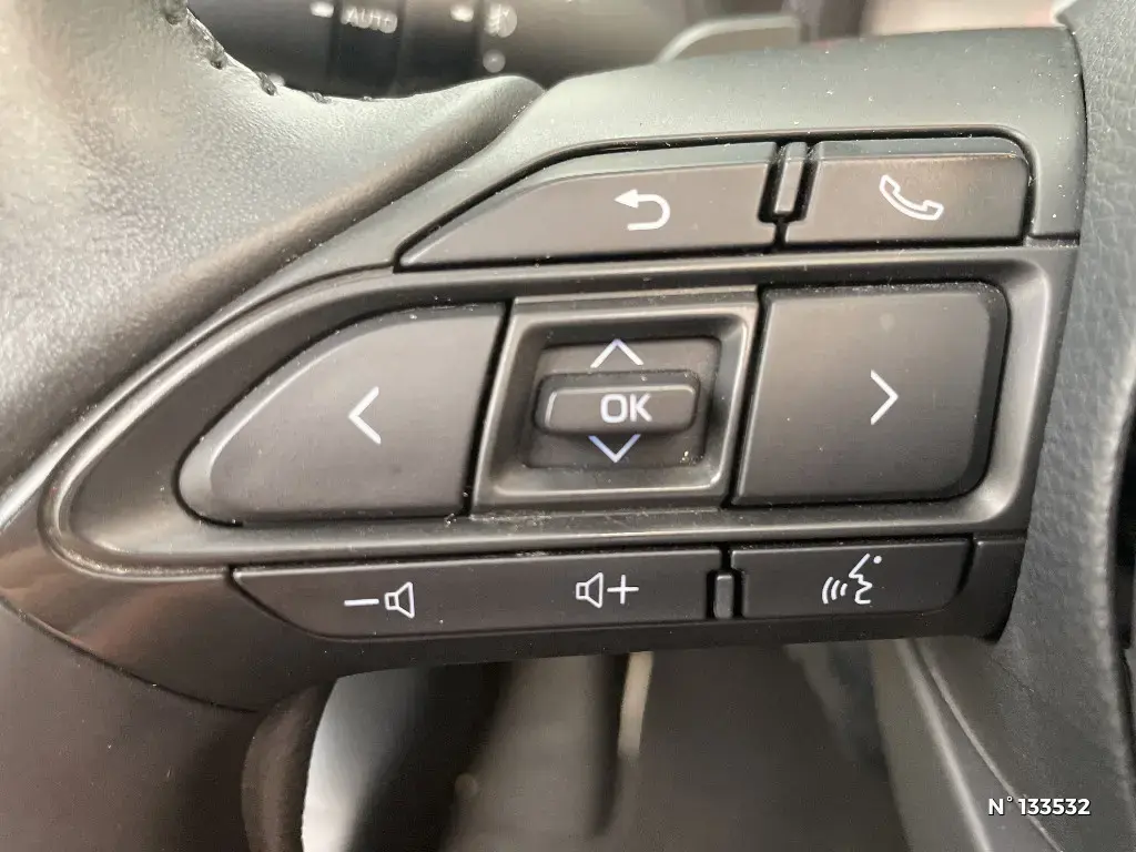TOYOTA AYGO X - Miniature 13
