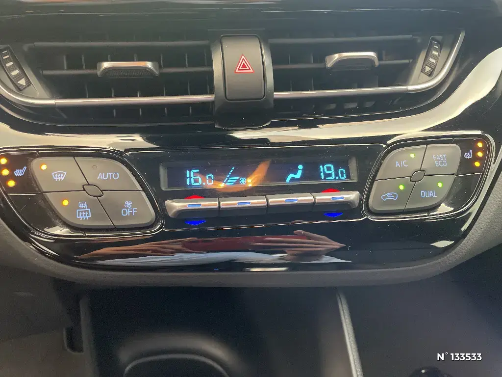 TOYOTA C-HR - Miniature 19
