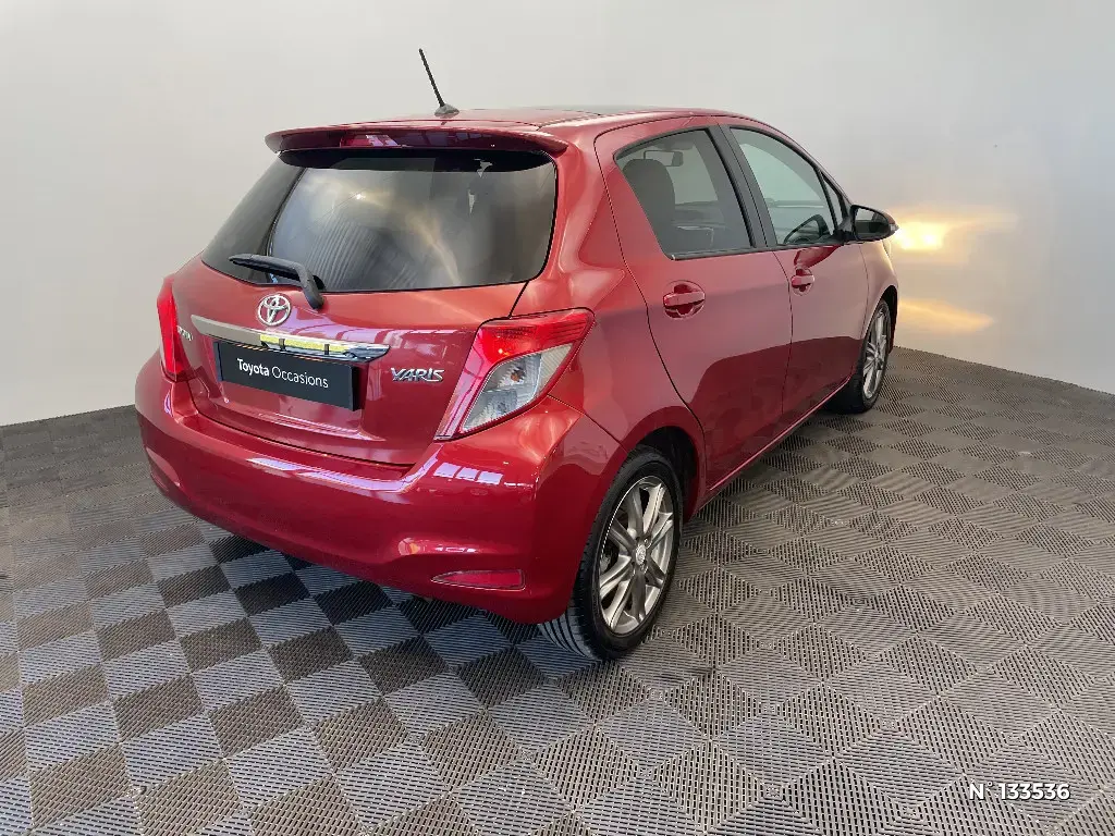 TOYOTA YARIS III - Miniature 2