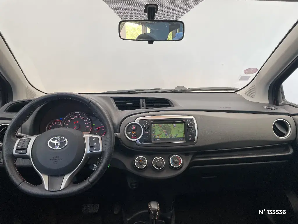 TOYOTA YARIS III - Miniature 6