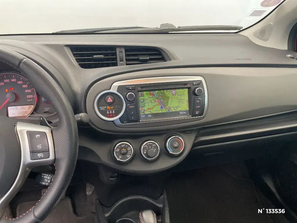 TOYOTA YARIS III - Miniature 7