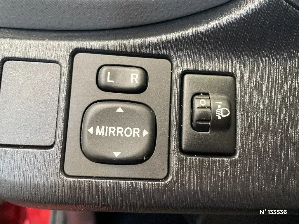 TOYOTA YARIS III - Miniature 10